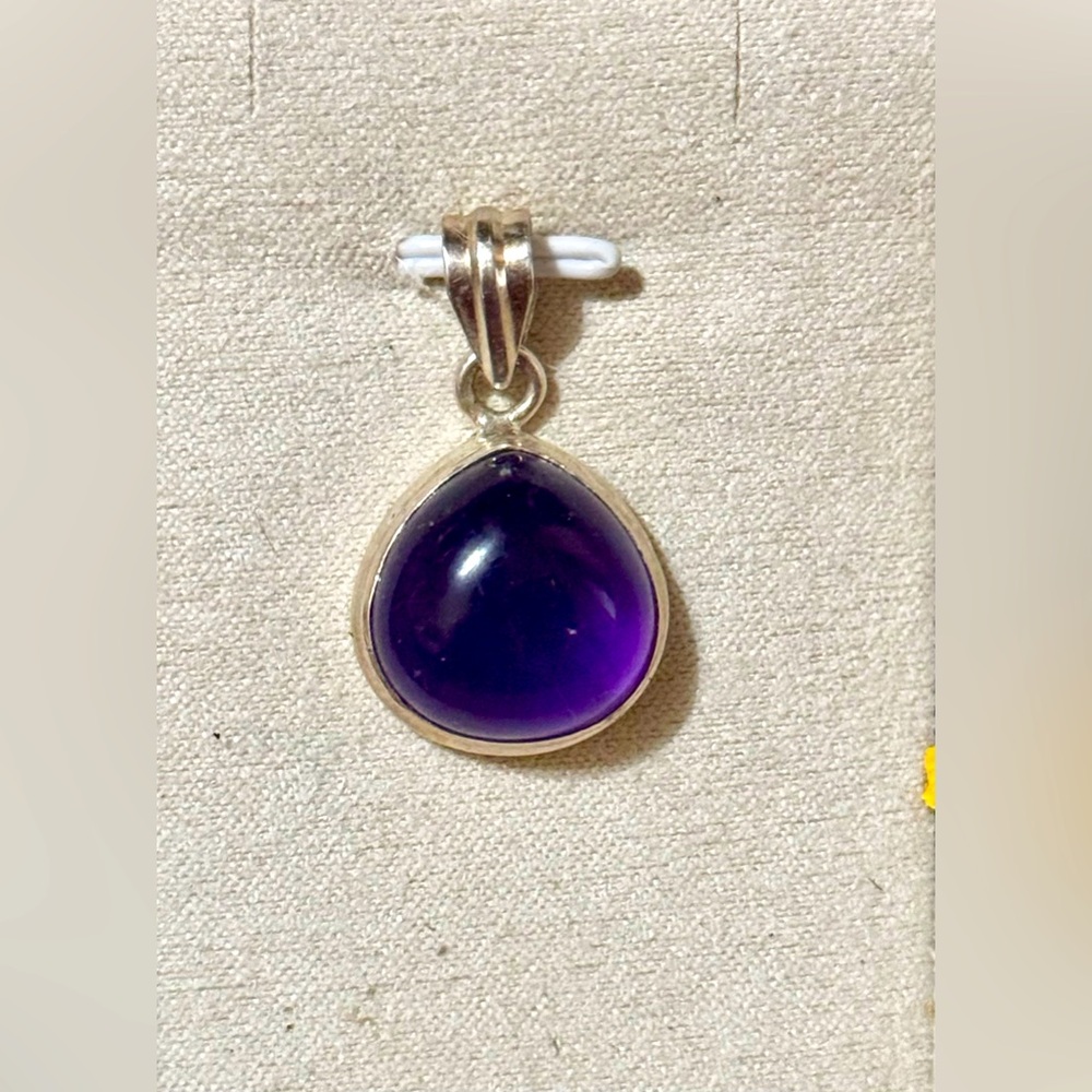 Sterling silver and amethyst pendant